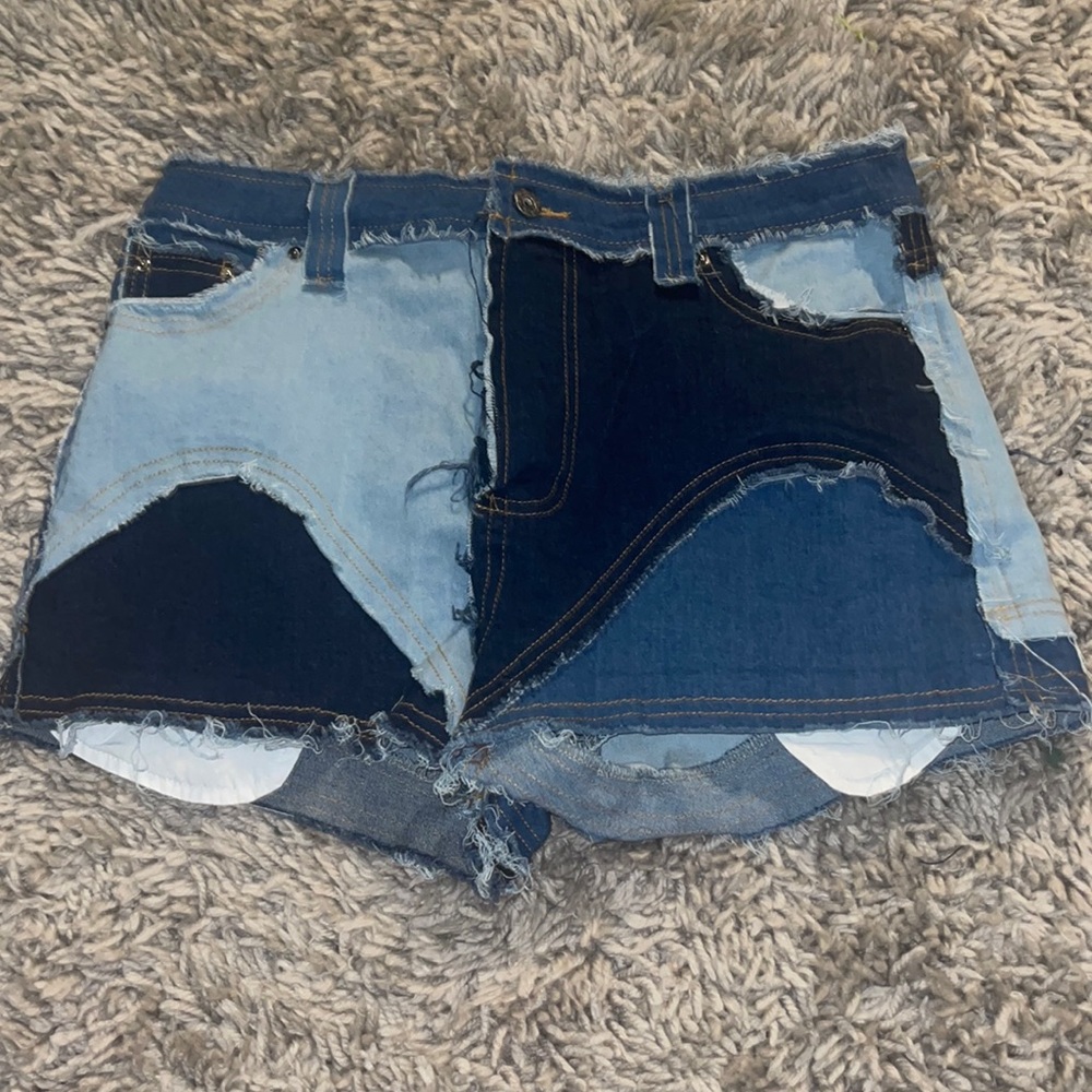 Stretchy Patch denim shorts